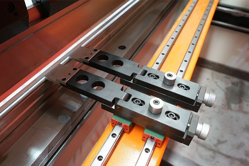 metal bending machine for sale Hydraulic CNC Press Brake (3) metal bending machine for sale Hydraulic CNC Press Brake
